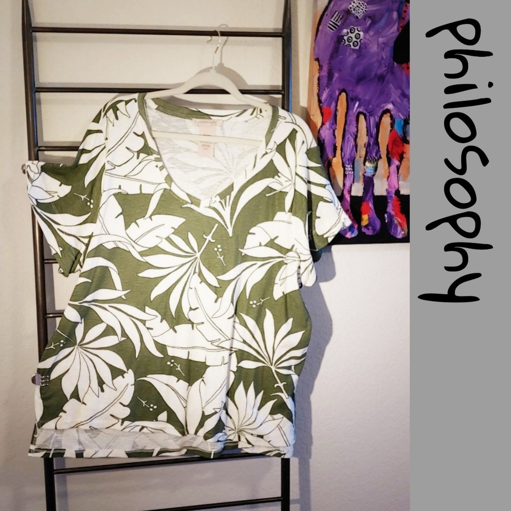 Philosophy t-shirt with cute sleeve detail 💜